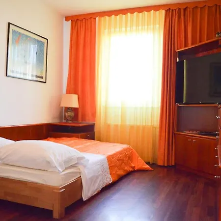 Sunstreet Apartment