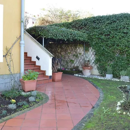 Sunstreet Apartment *
